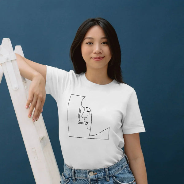 Minimalist Çizgi Sanatı Tişörtü - Kadın Sigara İçen Profil Çizimi Tişörtü (Kopya)