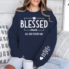 Kutsanmış Anne Her Gün Kol Özel İsimli Tişört, Kişiselleştirilmiş Özel Kol Baskılı Koyu Sweatshirt, Anneler Günü Hediyeleri, Anneye Hediye, Eşe Hediye 682087