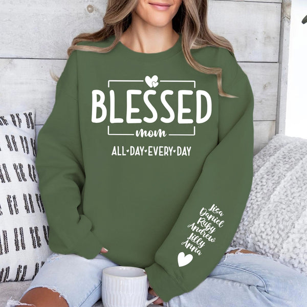 Kutsanmış Anne Her Gün Kol Özel İsimli Tişört, Kişiselleştirilmiş Özel Kol Baskılı Koyu Sweatshirt, Anneler Günü Hediyeleri, Anneye Hediye, Eşe Hediye 682087