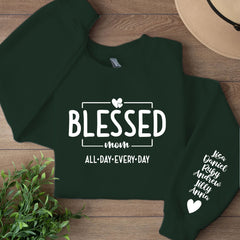 Kutsanmış Anne Her Gün Kol Özel İsimli Tişört, Kişiselleştirilmiş Özel Kol Baskılı Koyu Sweatshirt, Anneler Günü Hediyeleri, Anneye Hediye, Eşe Hediye 682087