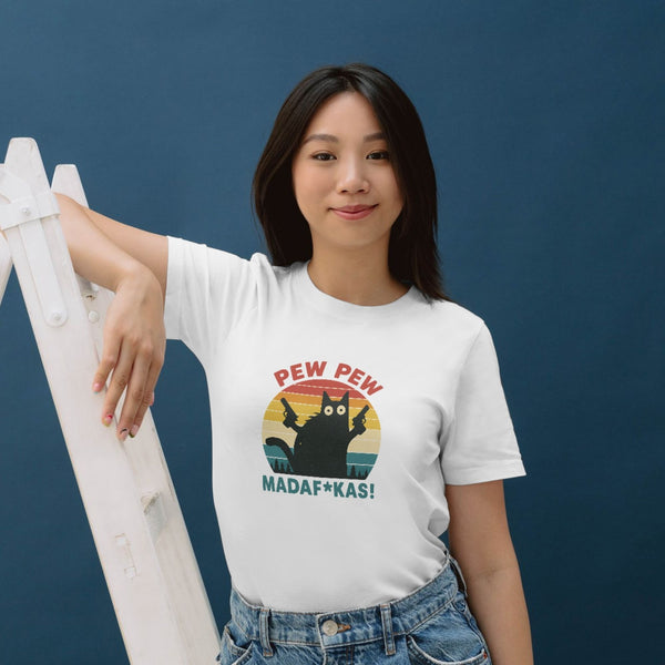 Pew Pew Kedili Komik Bayrak – Retro Tarzda Eğlenceli Unisex Baskılı Bayraklı