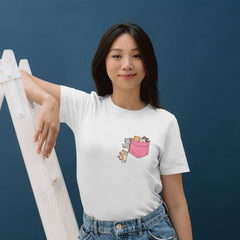Cepte Sevimli Kediler Tişörtü – Minimal Kawaii Kedi Sever Grafik Tişört