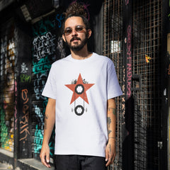 Altın Akışlı Dudak Baskılı Tişört – Pop-Art Tarzı Cesur Unisex Moda Tişörtü