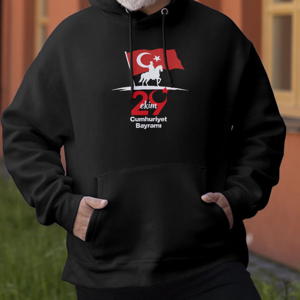 29 Ekim Cumhuriyet Bayramı Hoodie – Türk Bayraklı Atlı Siluet Tasarımı, Unisex Siyah Kapüşonlu Sweatshirt