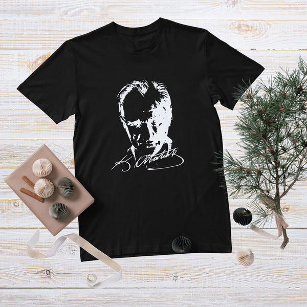 Atatürk Portreli Tişört – Kadın & Erkek Unisex, Özgün Tasarım, Siyah & Beyaz Renk Seçenekleri