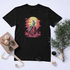Gün Batımında Oturan İskelet Tişört – Alternatif Sanat Tarzı Oversize Siyah T-shirt