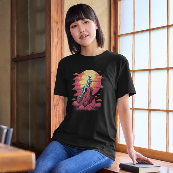 Gün Batımında Oturan İskelet Tişört – Alternatif Sanat Tarzı Oversize Siyah T-shirt